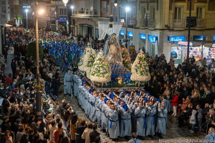 Un millar de personas, hombres y mujeres, cargarán con la Virgen de la Piedad en su traslado extraordinario desde la Estación de Renfe hasta la Iglesia de Santa María