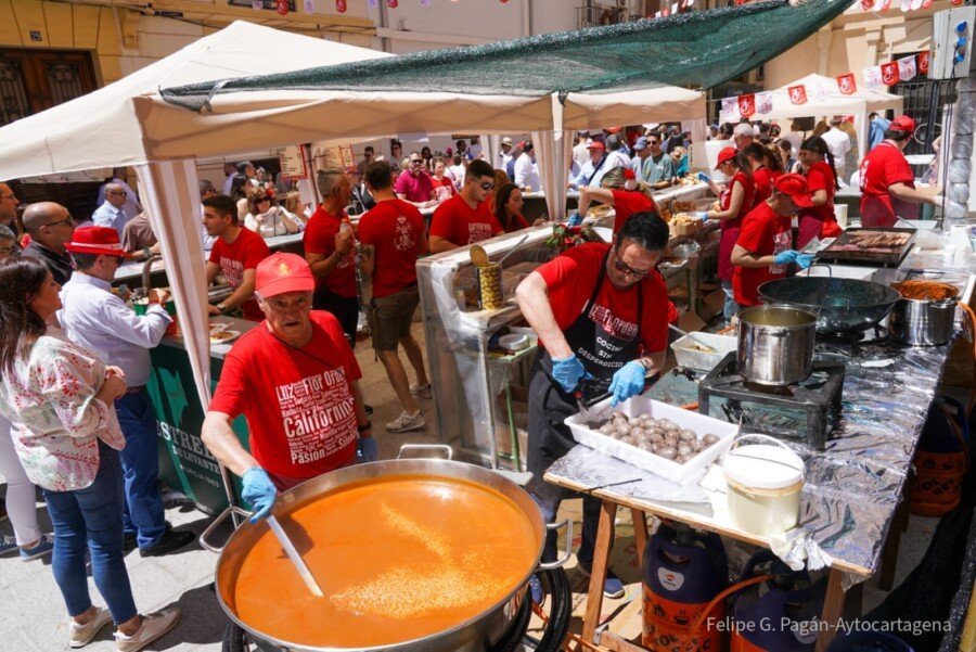 Cartagena abre el plazo para instalar barras en vía pública durante las Cruces de Mayo en barrios y diputaciones Cartagena abre el plazo para instalar barras en vía pública durante las Cruces de Mayo en barrios y diputaciones