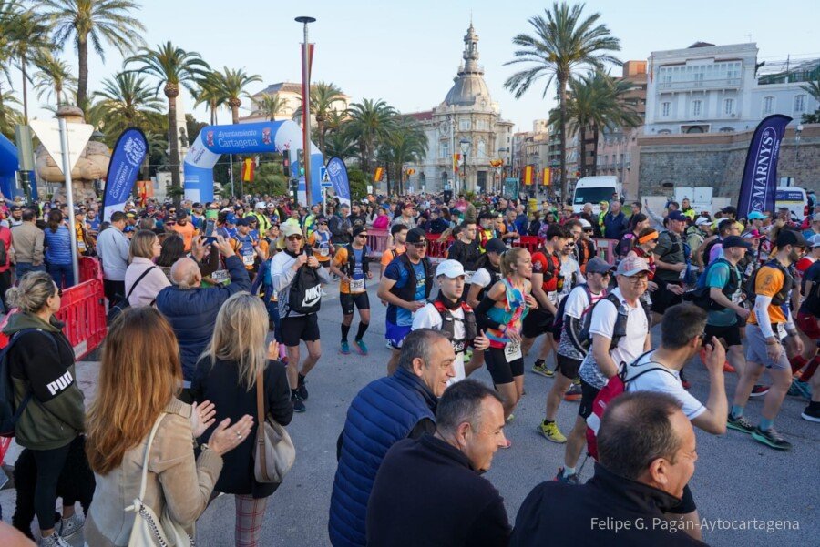 Deporte y devoción inundan Cartagena de ocio y gente el fin de semana