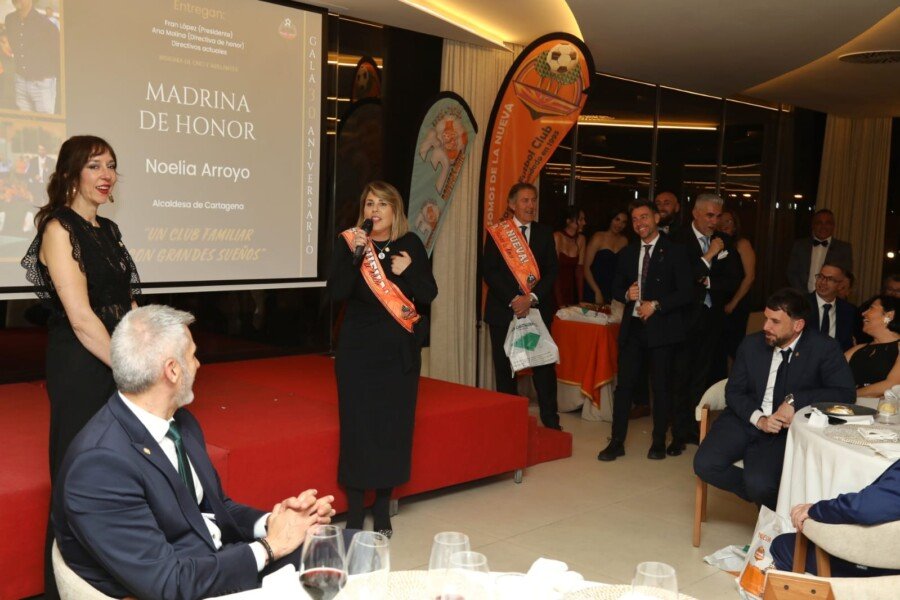 La alcaldesa de Cartagena es nombrada Madrina de Honor del Club Nueva Cartagena FC en su 30º aniversario