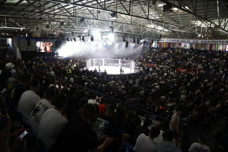 Cartagena llena el Wssell de Guimbarda para ver la victoria del campeón mundial Franco Tenaglia