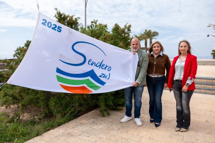 El tramo entre la Iglesia de Isla Plana y la de la Azohía ya tiene su Bandera Sendero Azul