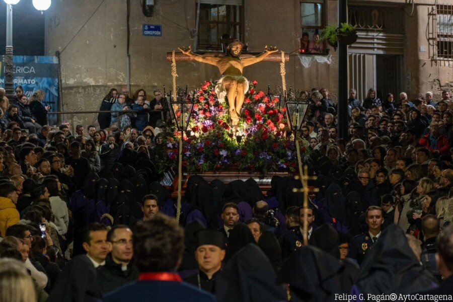 Multitudinario inicio de la Semana Santa en Cartagena con el Vía Crucis del Cristo del Socorro