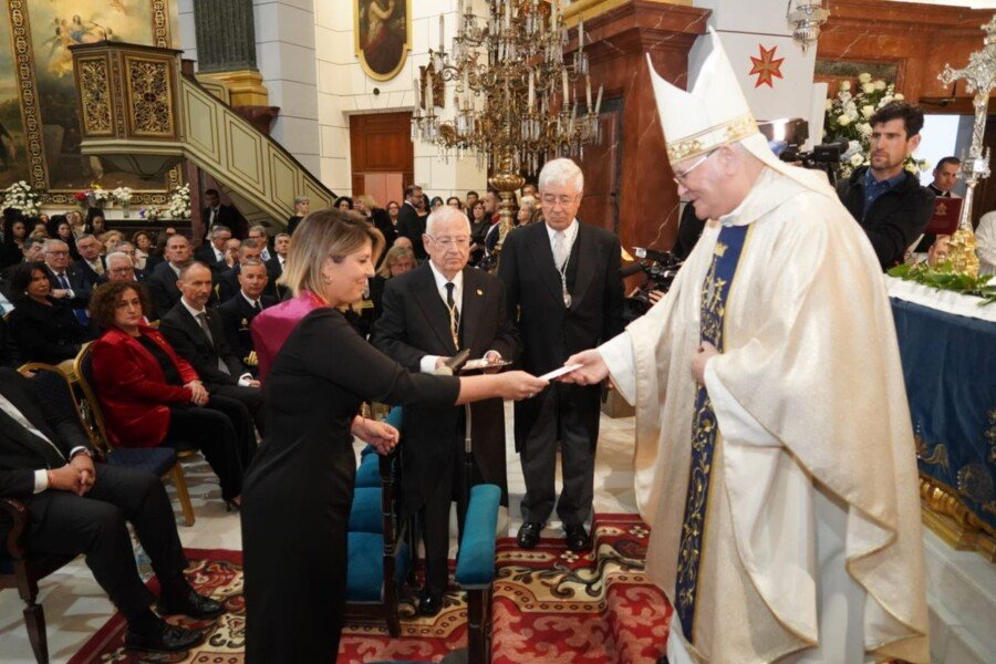 Homenaje a Francisco Montesinos y recuerdo a la movilización por la DANA en la Ofrenda de la Onza de Oro