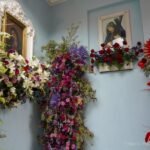 El Callejón de la Soledad luce una ornamentación floral especial con motivo de la Semana Santa
