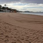 El Ayuntamiento de Cartagena limpia de medusas las playas de La Manga y el Mar Menor y las deja listas para la Semana Santa