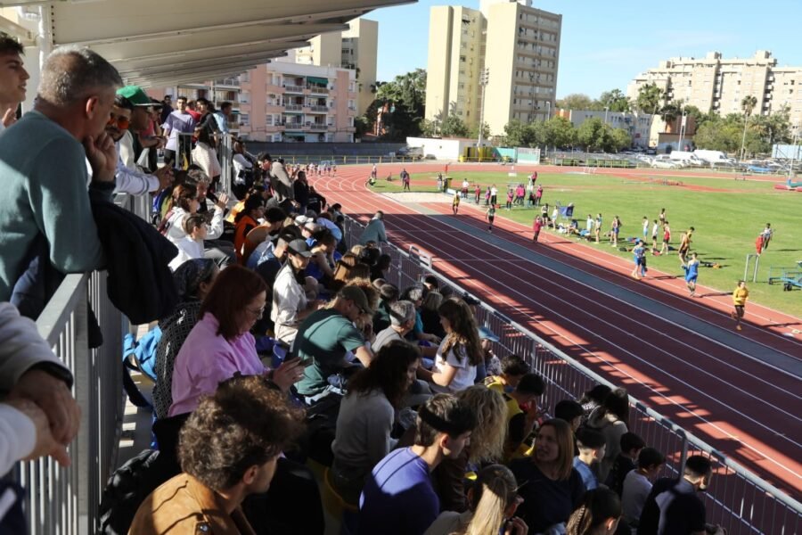 La pista municipal de atletismo se llena de público y atletas con el trofeo Ciudad de Cartagena