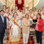 La alcaldesa recibe a la Reina de la Huerta y su Corte de Honor en la primera visita oficial tras su día grande