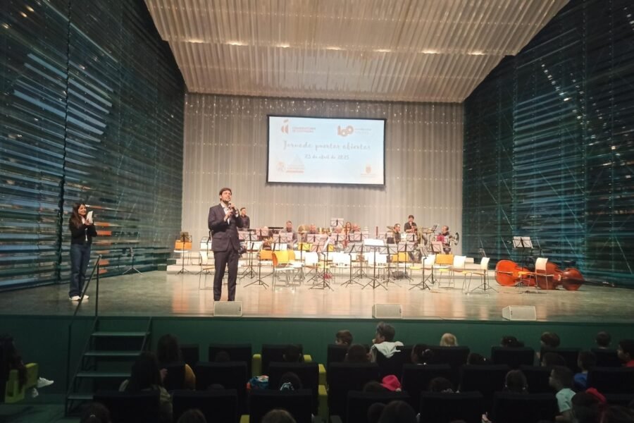 Jornada de puertas abiertas del Conservatorio de Música en El Batel con 2.000 escolares de Cartagena como público