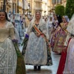 Mil falleros de Valencia protagonizan una ofrenda a la Virgen en Cartagena