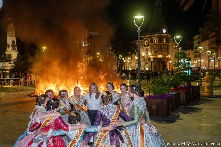 Las fallas baten récord de pólvora y traen miles de turistas valencianos a Cartagena