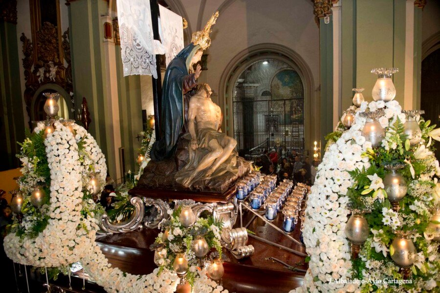 Cartagena lleva a la Virgen de la Piedad en su traslado extraordinario