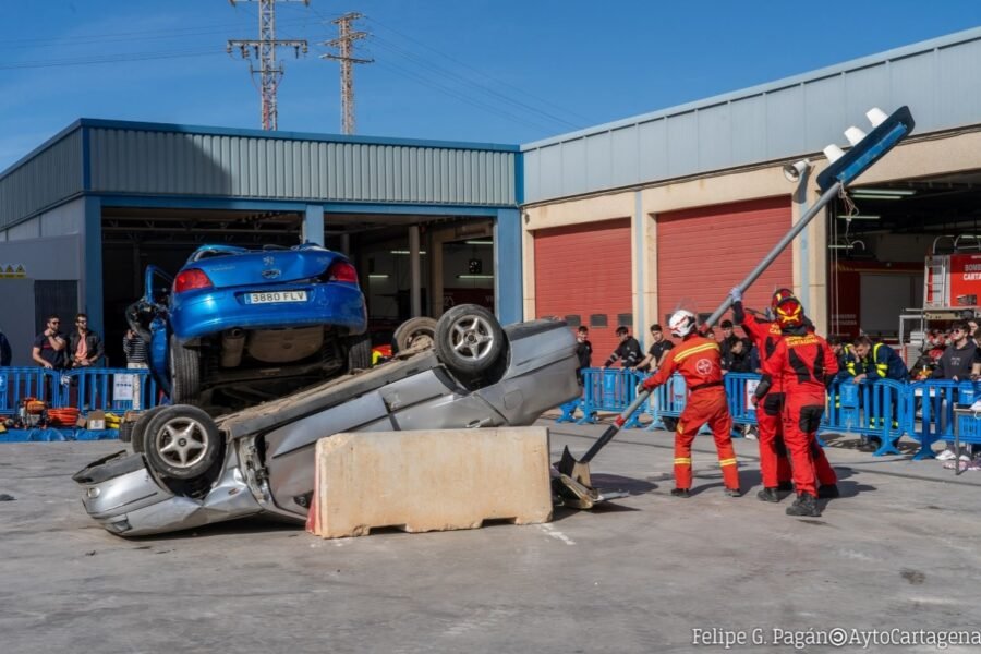 Bomberos y personal sanitario de toda España abordan en Cartagena técnicas de rescate en accidentes de tráfico Bomberos y personal sanitario de toda España abordan en Cartagena técnicas de rescate en accidentes de tráfico