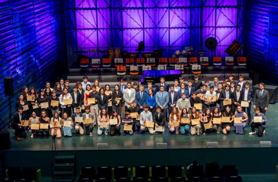 Brillante cierre de la 27 edición de ‘Entre Cuerdas y Metales’ con una gala repleta de talento, emoción y música en El Batel Brillante cierre de la 27 edición de ‘Entre Cuerdas y Metales’ con una gala repleta de talento, emoción y música en El Batel