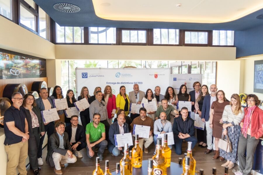 Cartagena entrega de diplomas SICTED al Compromiso de Calidad Turística