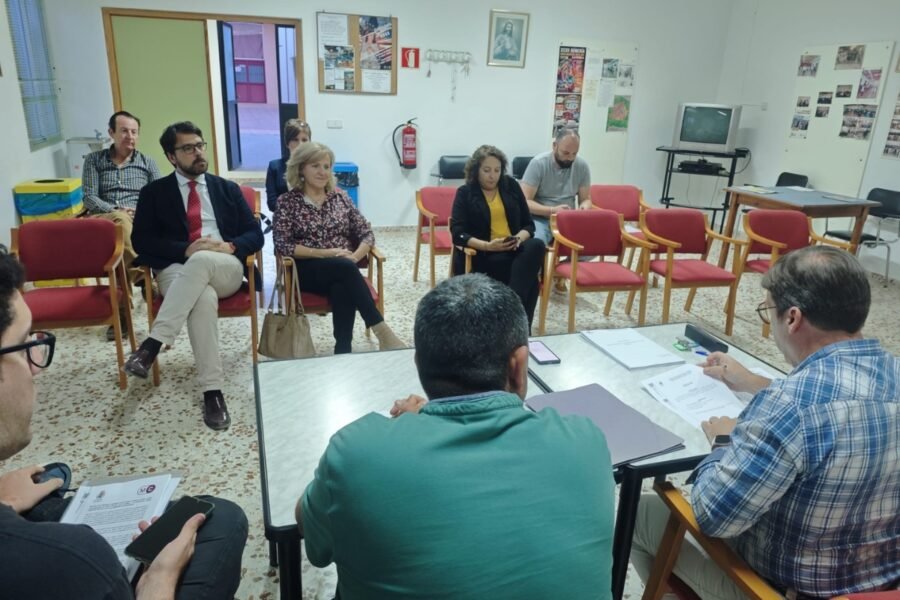 Bahía Bella contará con una nueva parada de autobús y un paso de peatones