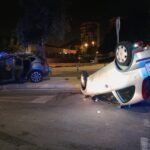 Bomberos y Policía Local intervienen la madrugada del sábado en un accidente en la avenida del Cantón