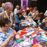 Mucho Más Mayo teje recuerdos y experiencias a través del laboratorio ciudadano de patchwork Mucho Más Mayo teje recuerdos y experiencias a través del laboratorio ciudadano de patchwork