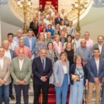 El Ayuntamiento reconoce el trabajo de medio centenar de empleados públicos jubilados