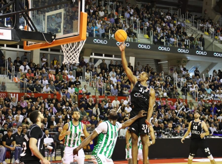 El Ayuntamiento instala una pantalla gigante en Los Juncos para ver hoy viernes el Odilo FC Cartagena CB