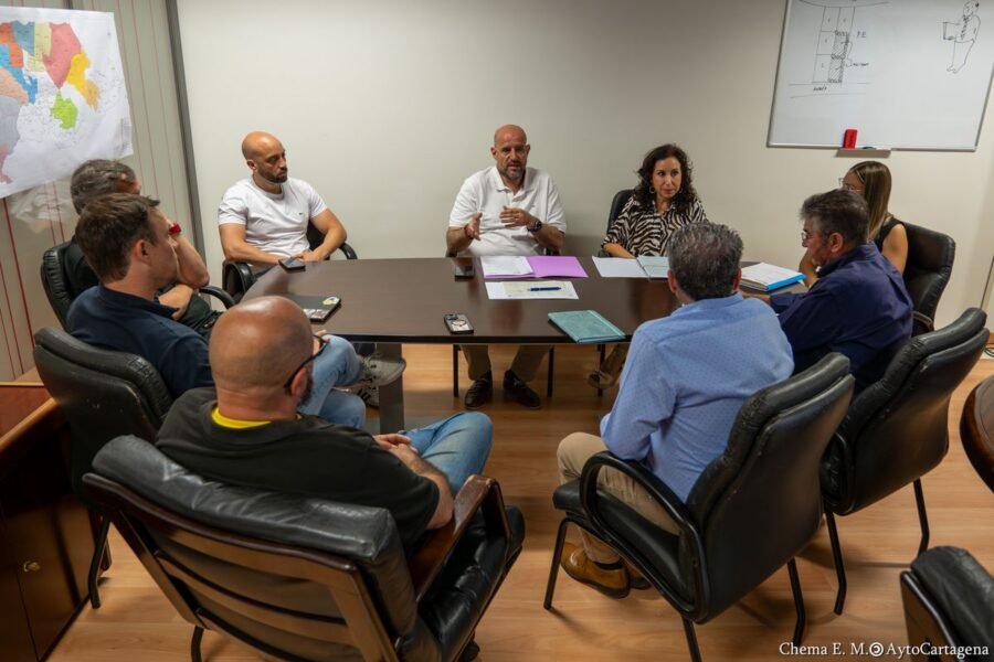 El Ayuntamiento se reúne con vecinos y empresa propietaria de Villas Caravaning para informar sobre la situación del camping El Ayuntamiento se reúne con vecinos y empresa propietaria de Villas Caravaning para informar sobre la situación del camping