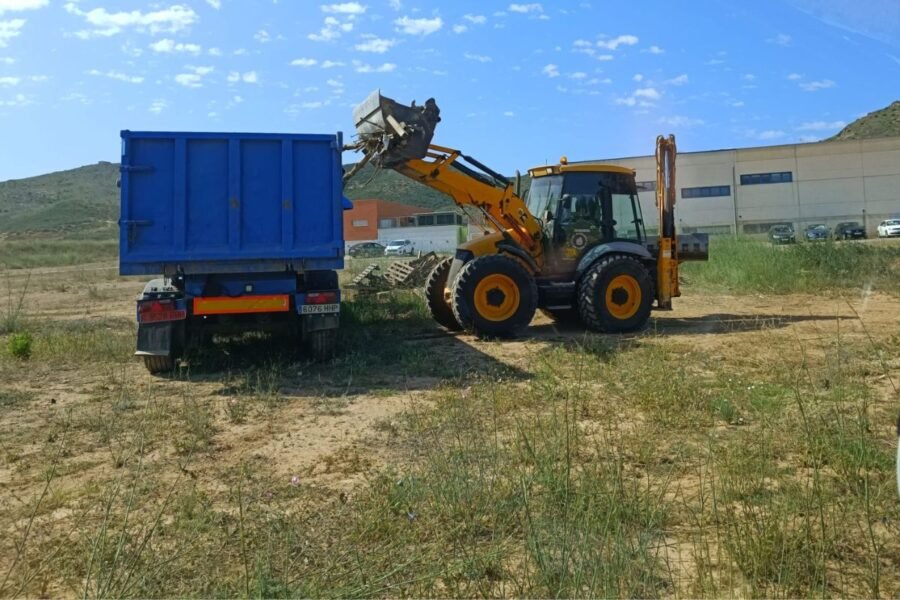 Bomberos de Cartagena inspeccionan hogueras para una Noche de San Juan segura