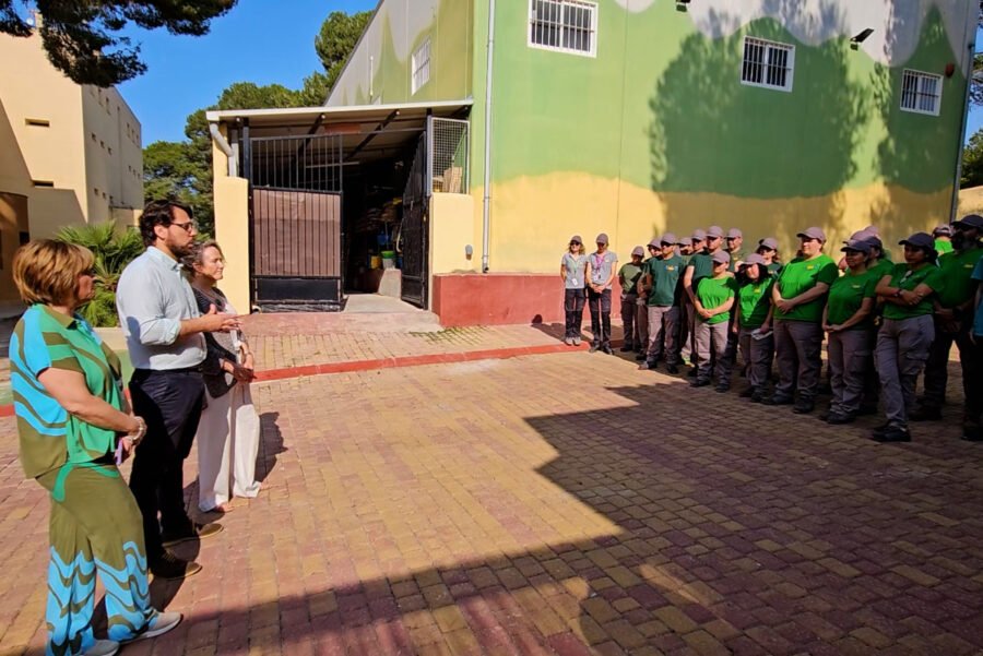 La ADLE pone en marcha dos Programas Experienciales de Empleo y Formación para favorecer el acceso al trabajo de jóvenes y mayores La ADLE pone en marcha dos Programas Experienciales de Empleo y Formación para favorecer el acceso al trabajo de jóvenes y mayores