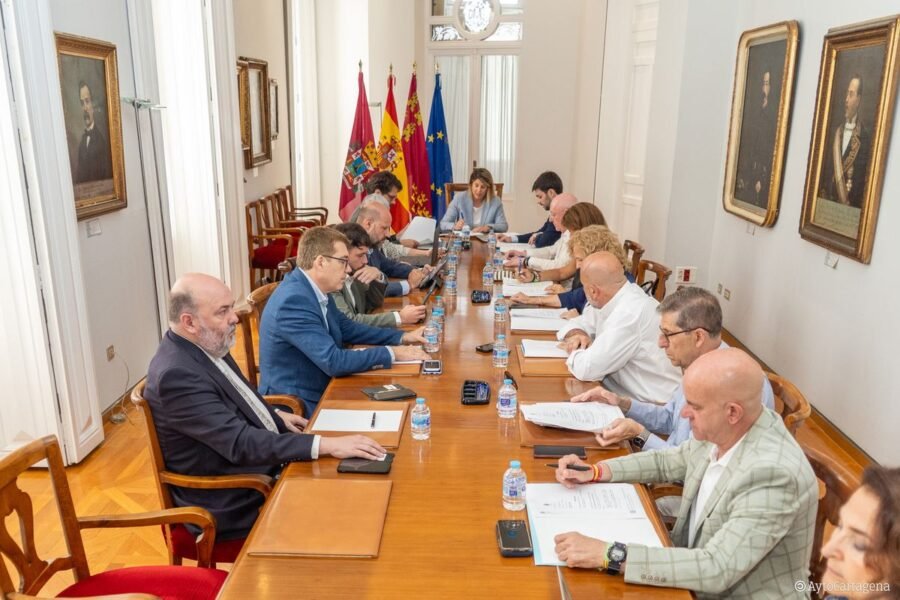 El Ayuntamiento de Cartagena refuerza la lucha contra el absentismo escolar con una inversión de 60.000 euros El Ayuntamiento de Cartagena refuerza la lucha contra el absentismo escolar con una inversión de 60.000 euros