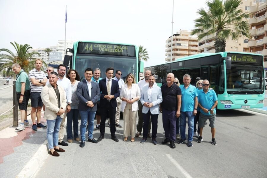 El refuerzo estival de buses en La Manga incluye conexión con el aparcamiento de Cabo de Palos