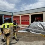 Bomberos de Cartagena se preparan para extinguir incendios en vehículos eléctricos e híbridos