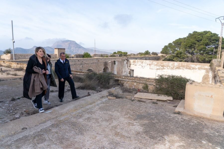 El Ayuntamiento se hace con el monte de Galeras junto al castillo y las fortificaciones de Fajardo y Podadera