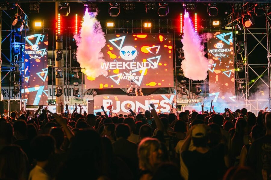 Miles de personas disfrutan en el Puerto en la décima edición del WEEKEND Dj Jimbee Fest