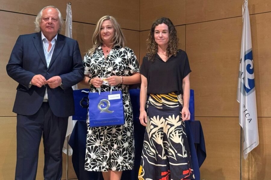 Cartagena vuelve a ser el municipio más distinguido de la Región con 35 banderas que ondearán en sus playas y puertos deportivos