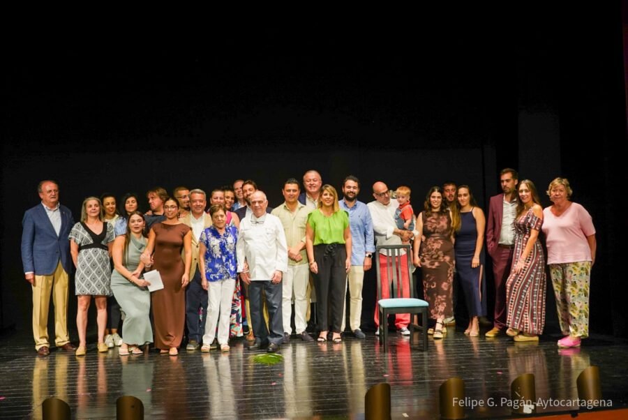 La alcaldesa de Cartagena presenta el libro homenaje a José María Alcaraz, alma de Los Churrascos