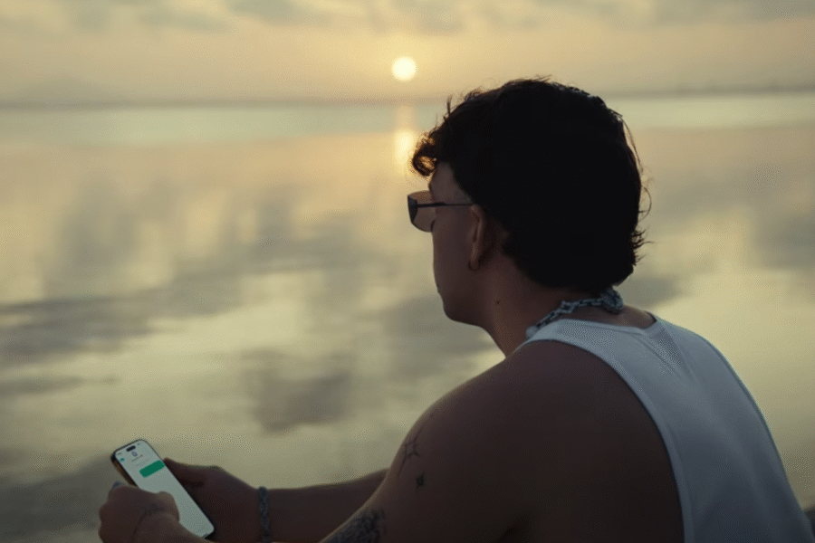 Quevedo graba en La Manga y Calblanque su último videoclip, que ya acumula cerca de un millón de visualizaciones