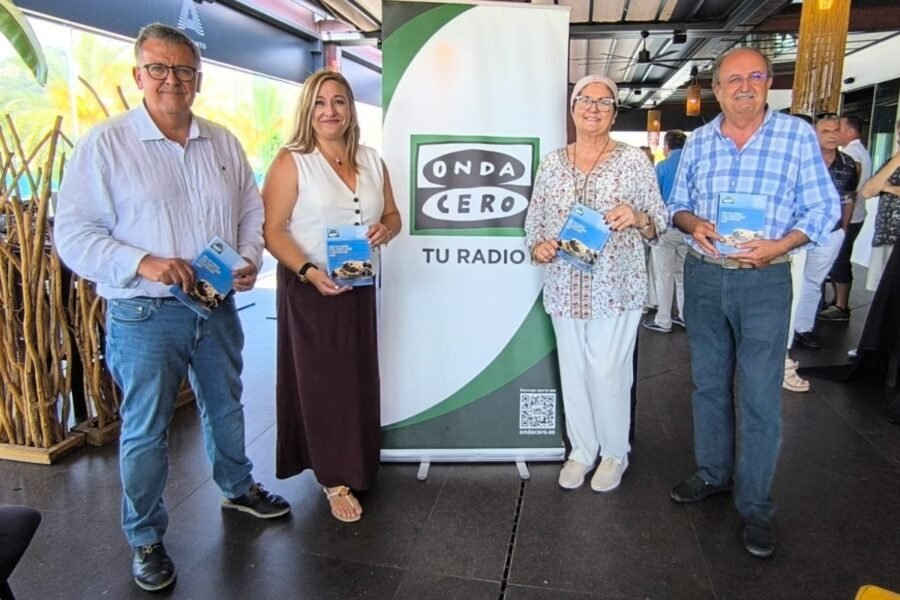 Una guía turística difunde la oferta estival de ocio de Cartagena