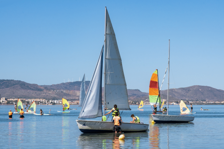 Actividades de iniciación a la vela durante la celebración de la Ocean Race en Cartagena