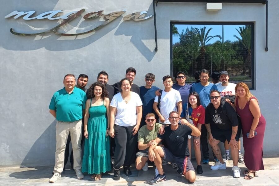 El equipo del restaurante Magoga recibe formación sobre tabaquismo y vapeo a través de la Oficina Técnica del Plan Municipal de Prevención de Adicciones