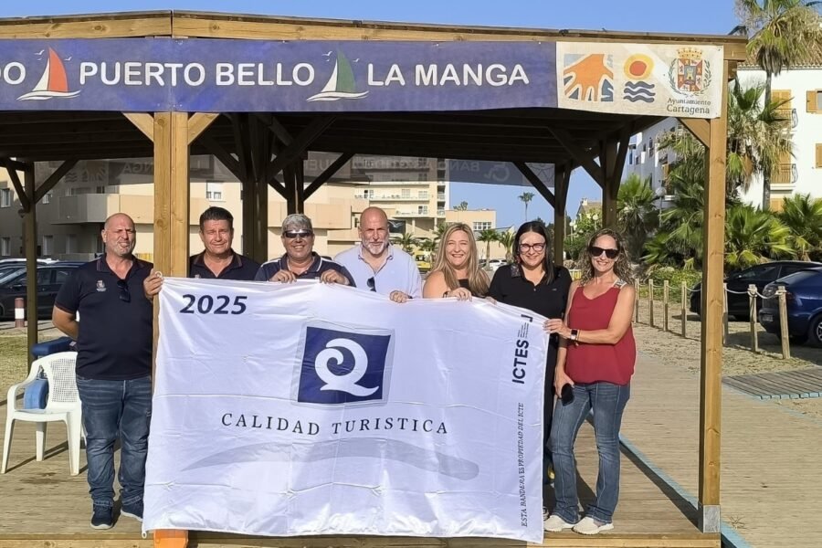 Las banderas Q de Calidad Turística ya ondean en trece playas de Cartagena