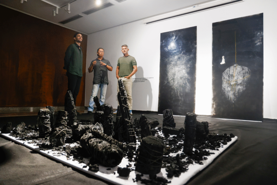 Kihong Chung representa el ciclo vital a través de una instalación con carbón en La Mar de Arte