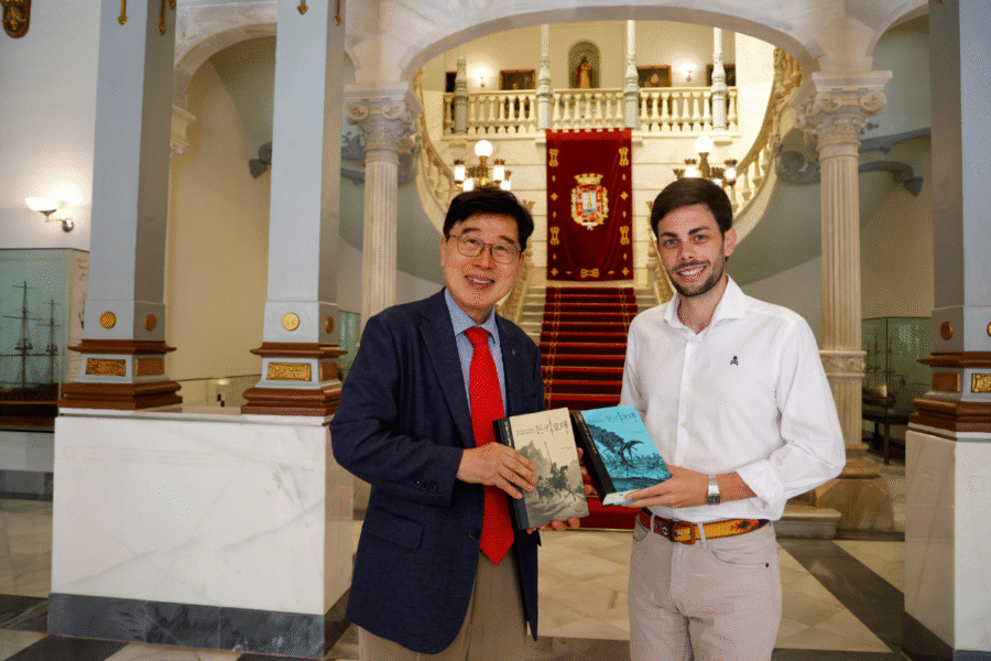 Park Chul, traductor oficial del Quijote en Corea del Sur, expone en Cartagena la influencia de la literatura española en el país asiático