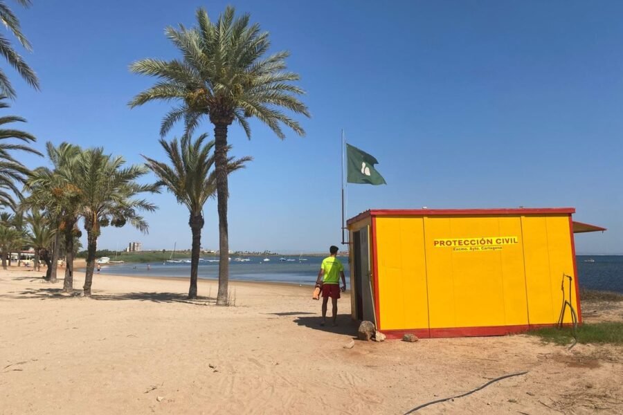La playa de Villas Caravaning se abre al baño tras los análisis favorables de la consejería La playa de Villas Caravaning se abre al baño tras los análisis favorables de la consejería
