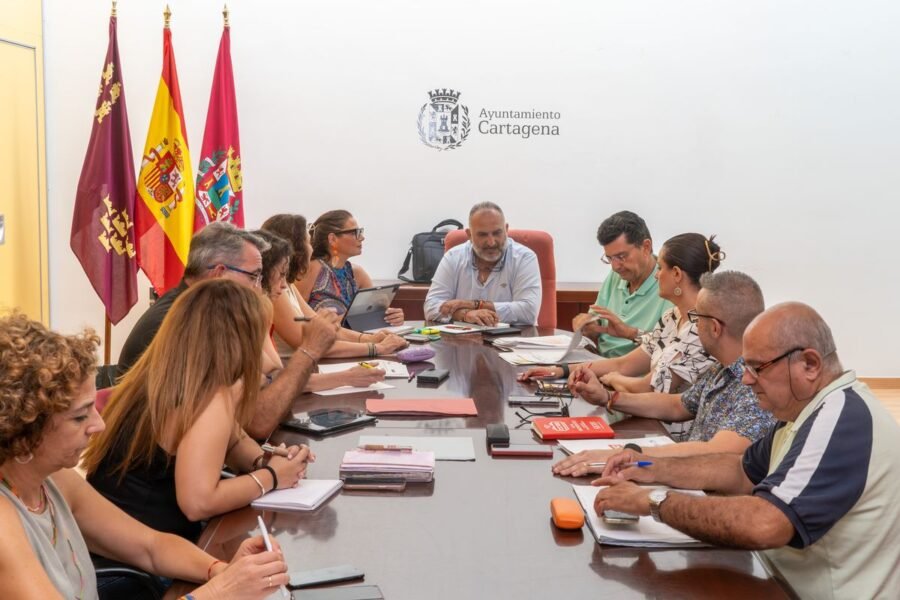 Gobierno y sindicatos consensuan la oferta de empleo público municipal con una categoría especial para personas con discapacidad