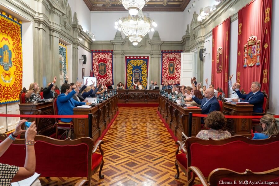El pleno del Ayuntamiento de Cartagena guarda un minuto de silencio en memoria de Juan Miguel Margalef El pleno del Ayuntamiento de Cartagena guarda un minuto de silencio en memoria de Juan Miguel Margalef