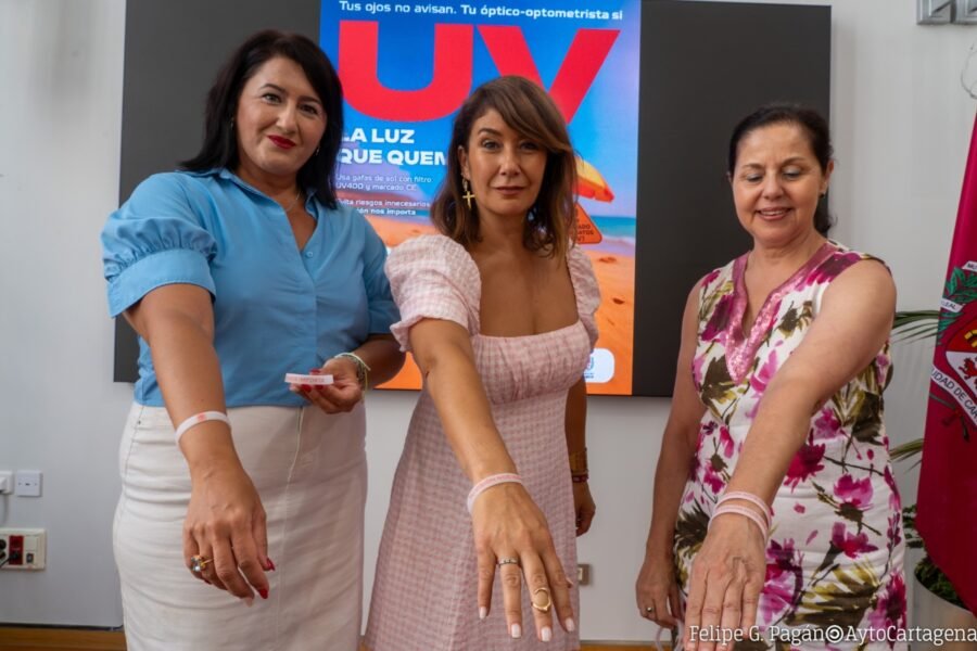 Cartagena acoge la campaña 'La luz que quema' de protección ocular ante el sol en Playa Honda, La Azohía y Cabo de Palos el 6, 7 y 8 de agosto