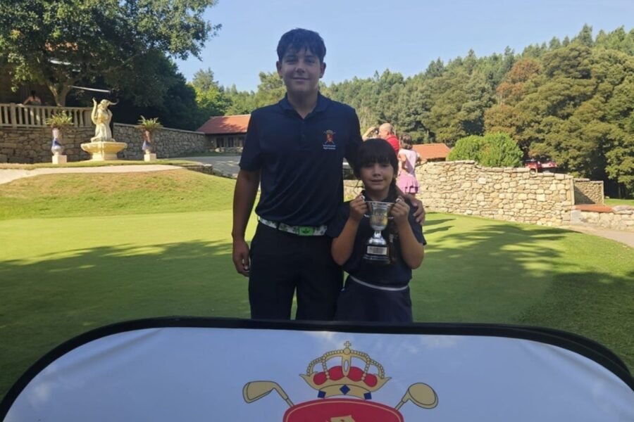 Dos jóvenes hermanos cartageneros dan un primer golpe hacia lo más alto del golf