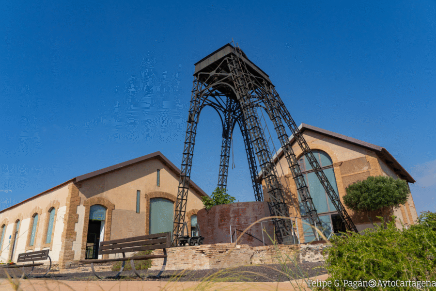 Visitas nocturnas con observación astronómica, rutas guiadas y talleres infantiles en La Mina Las Matildes Visitas nocturnas con observación astronómica, rutas guiadas y talleres infantiles en La Mina Las Matildes