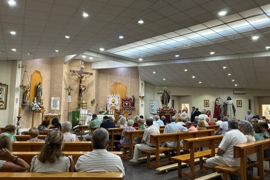 La pregonera de la festividad de San Ginés invita a la ciudadanía a estrechar lazos con su patrón