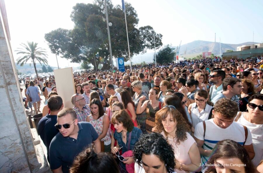 Más de 2.700 opositores optan este domingo a un centenar de plazas de auxiliar administrativo en el Ayuntamiento Más de 2.700 opositores optan este domingo a un centenar de plazas de auxiliar administrativo en el Ayuntamiento