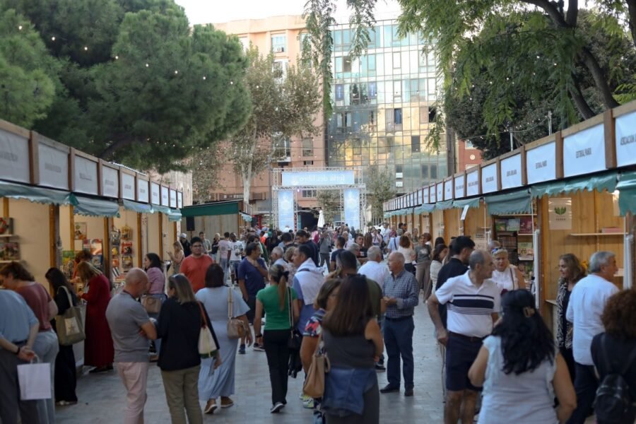 La Feria del Libro de Cartagena se celebrará del 15 al 19 de octubre en la plaza Juan XXIII, con Diego Sánchez Aguilar de pregonero La Feria del Libro de Cartagena se celebrará del 15 al 19 de octubre en la plaza Juan XXIII, con Diego Sánchez Aguilar de pregonero